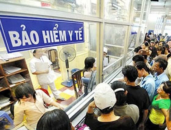Người dân sử dụng bảo hiểm y tế khi khám chữa bệnh