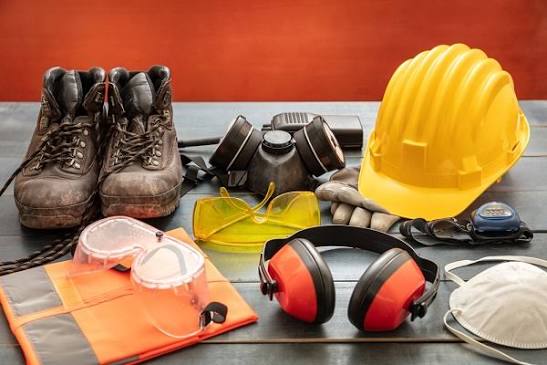 Người lao động có phải tự mua thiết bị bảo hộ không? 5 vấn đề doanh nghiệp cần làm rõ 19 thiet bi bao ho lao dong